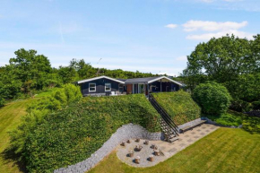 Beautiful And Spacious Holiday Home With A Sea View Near Lyngsbæk Beach, Ebeltoft